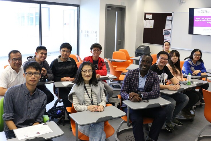 Seminar speaker Dr. Tobi Eniolu Morakinyo had a group photo with participants after the questions and answers session. 